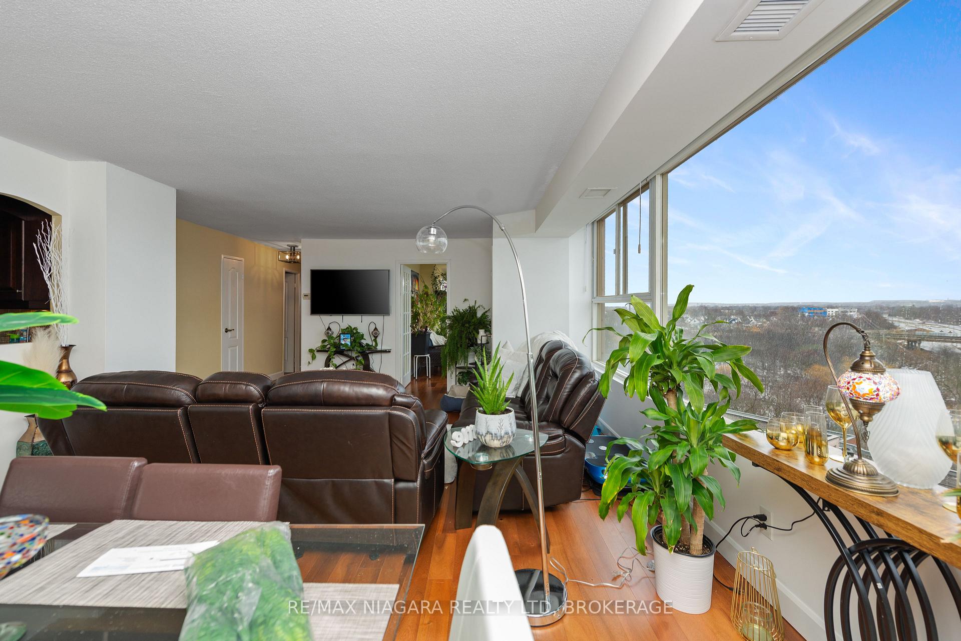Photo 7 of Unit 504, 7 Gale Crescent, St. Catharines, E. Chester — HOMEH
