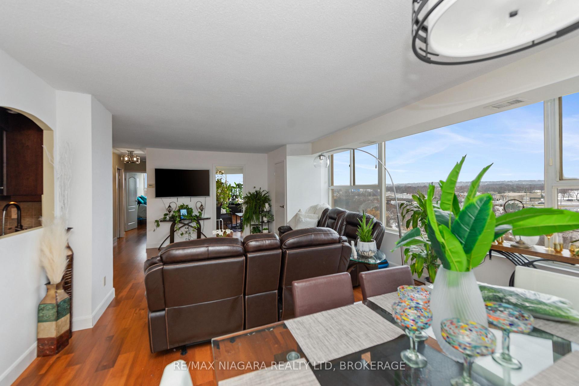 Photo 8 of Unit 504, 7 Gale Crescent, St. Catharines, E. Chester — HOMEH