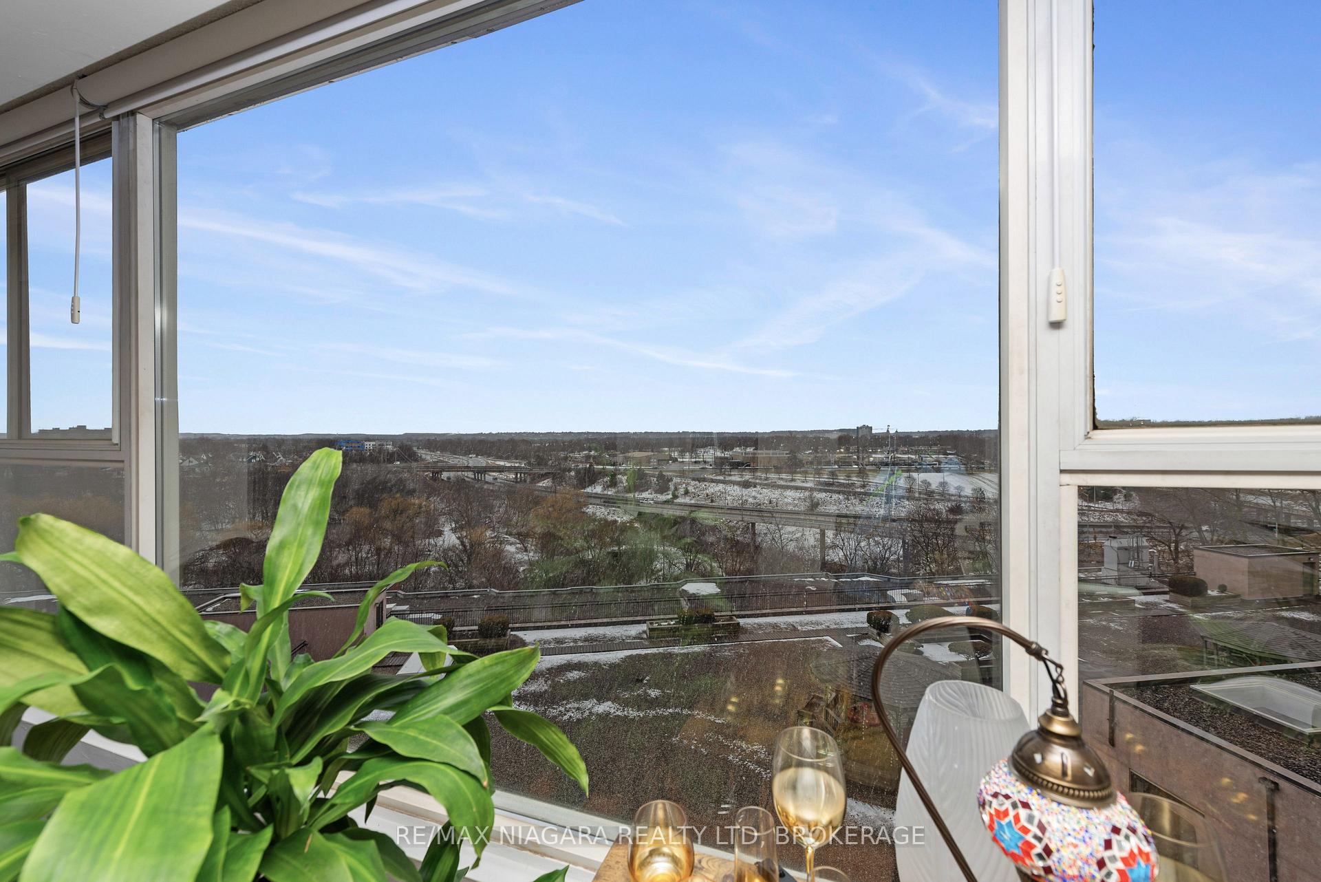 Photo 11 of Unit 504, 7 Gale Crescent, St. Catharines, E. Chester — HOMEH