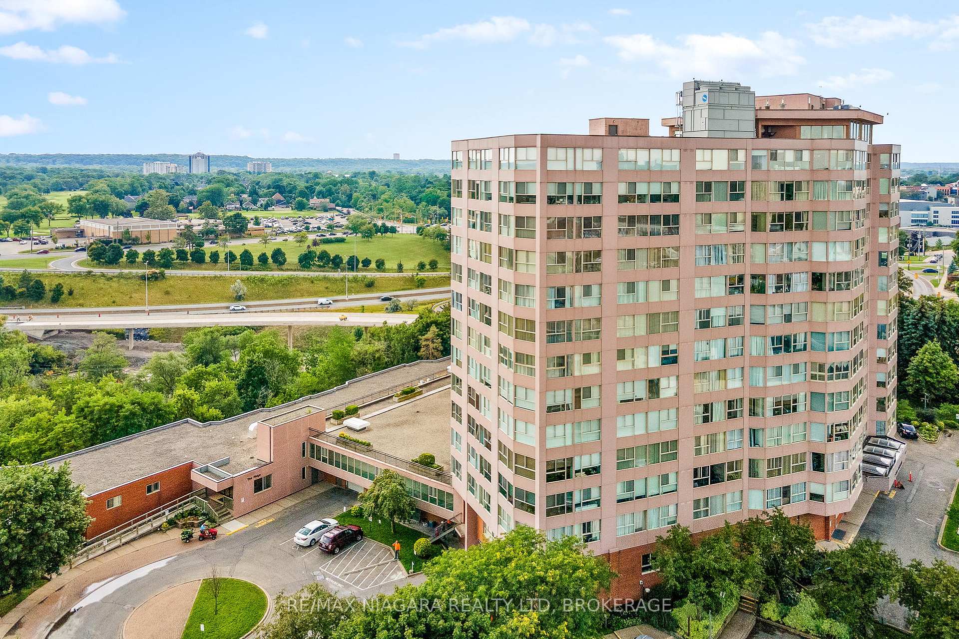 Photo 16 of Unit 504, 7 Gale Crescent, St. Catharines, E. Chester — HOMEH