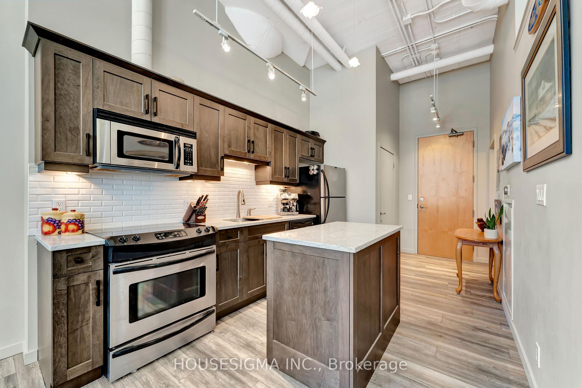 Front of Unit 118, 410 King Street W