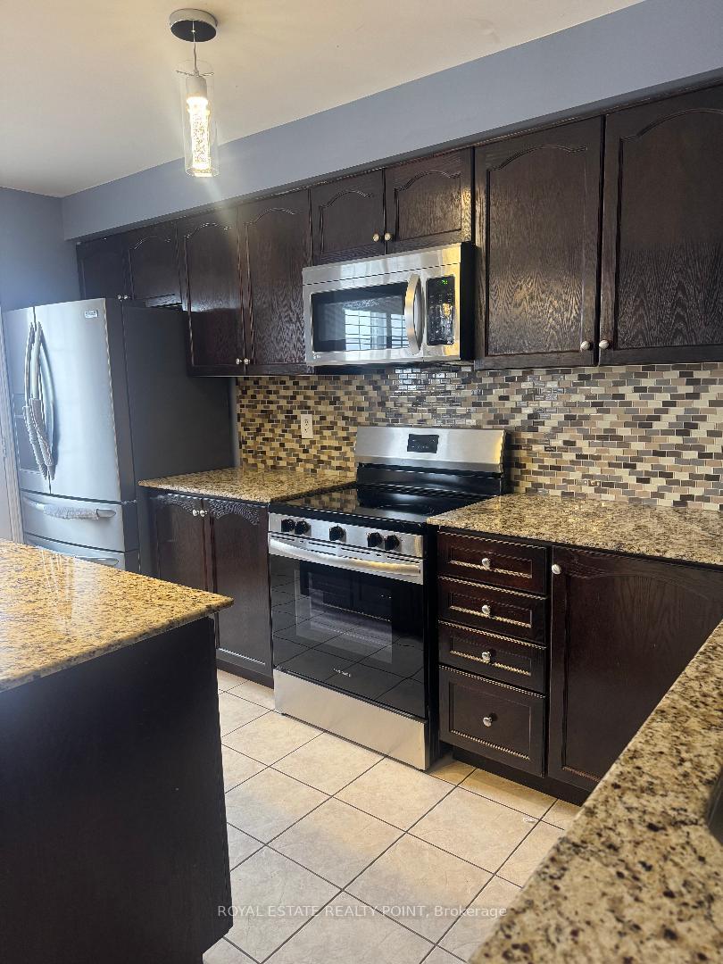 Photo 4 of 940 Audley Road N, Ajax, Central East — HOMEH