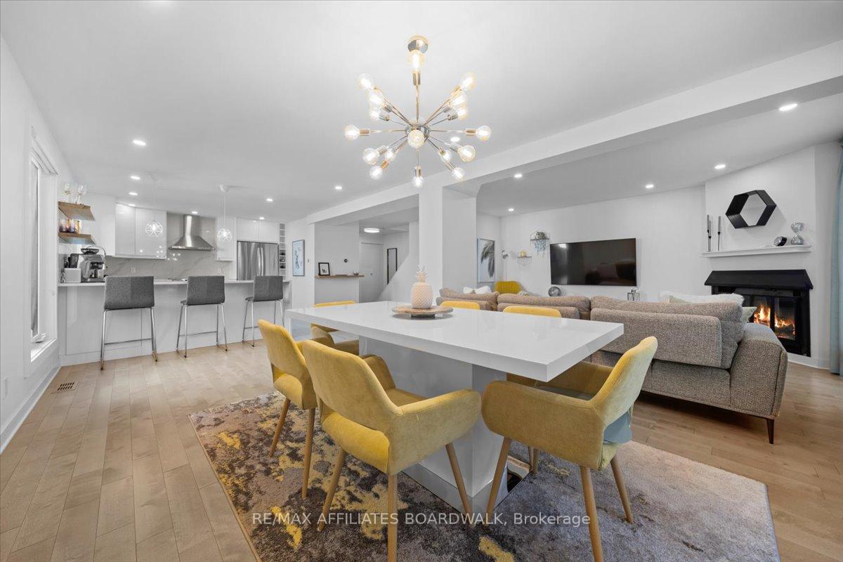 Photo 2 of 423 Viewmount Drive, Ottawa, Borden Farm/Stewart Farm/Carleton Heights/Parkwood Hills — HOMEH