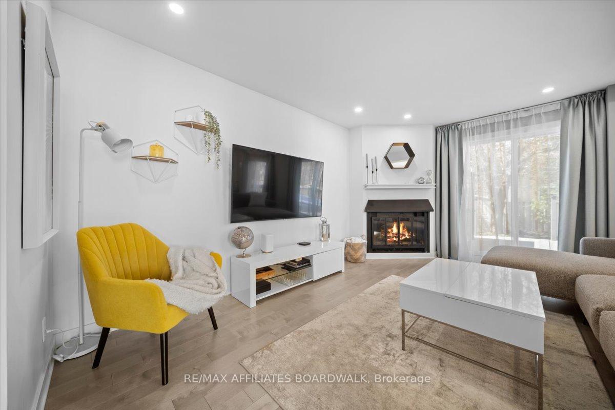 Photo 3 of 423 Viewmount Drive, Ottawa, Borden Farm/Stewart Farm/Carleton Heights/Parkwood Hills — HOMEH