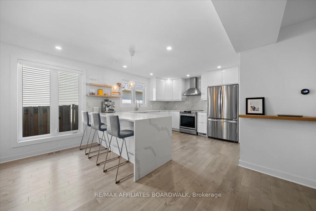 Photo 5 of 423 Viewmount Drive, Ottawa, Borden Farm/Stewart Farm/Carleton Heights/Parkwood Hills — HOMEH