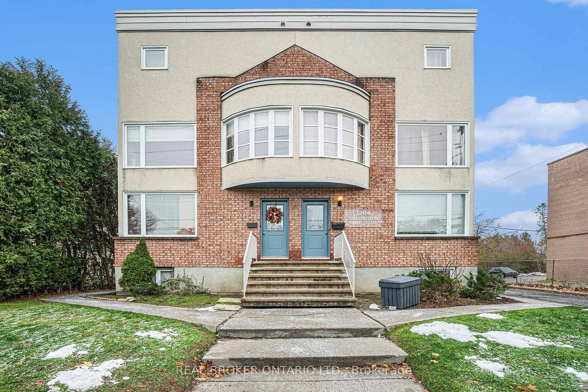 Front of Unit 5, 1204 Shillington Avenue