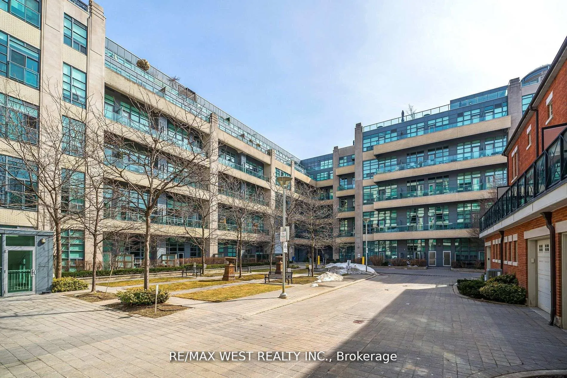 Photo 3 of Unit 333, 380 Macpherson Avenue, Toronto, Casa Loma — HOMEH