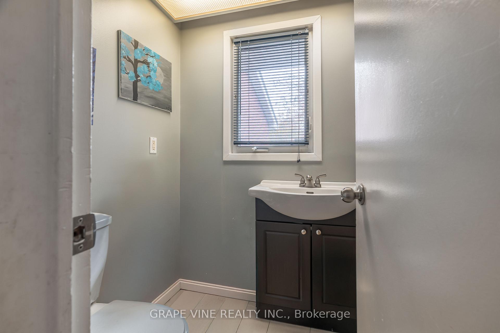 Photo 4 of Unit B, 30B Castlebrook Lane, Ottawa, Centrepointe — HOMEH