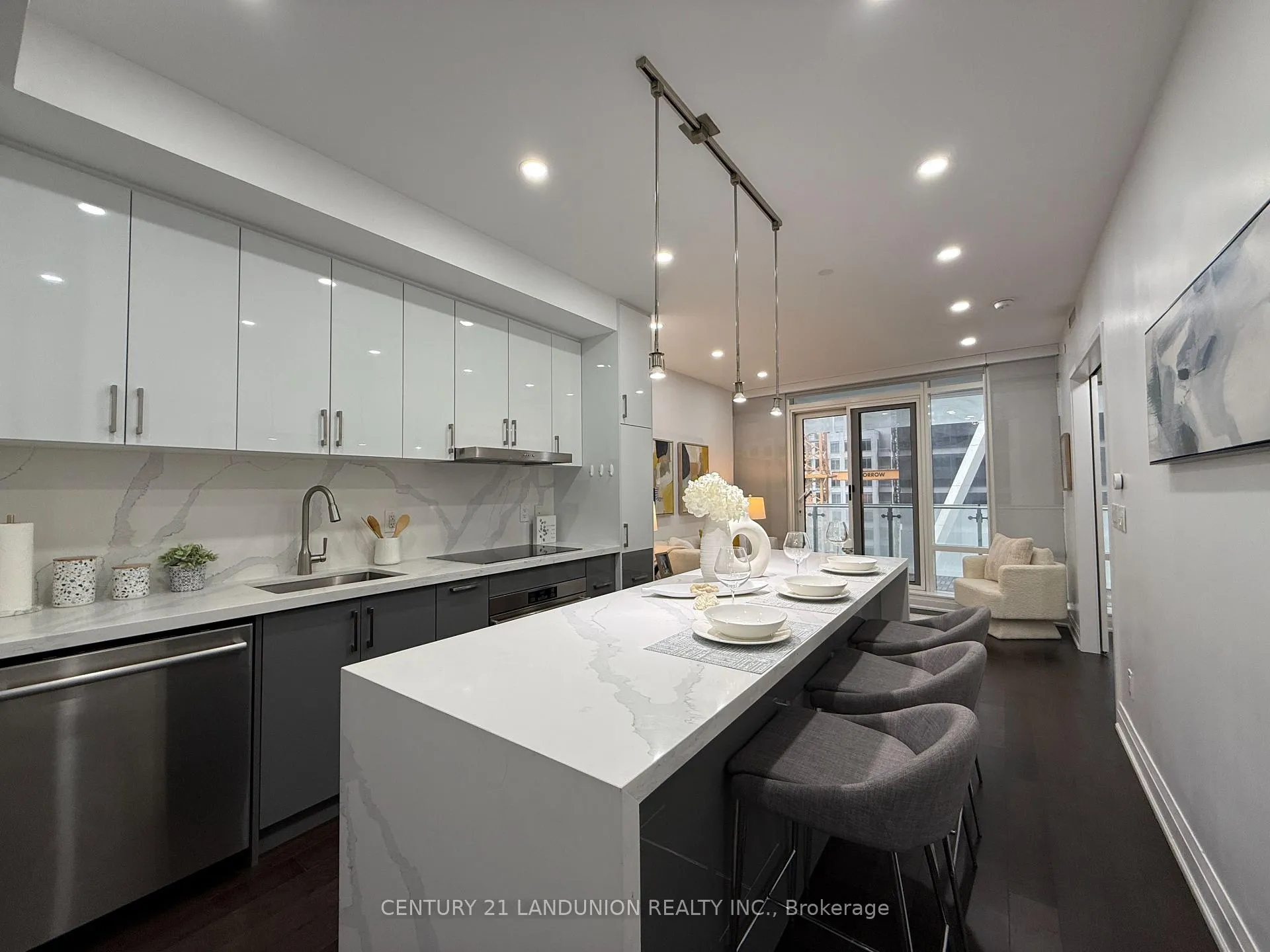 Front of Unit 1508, 1 Bloor Street E