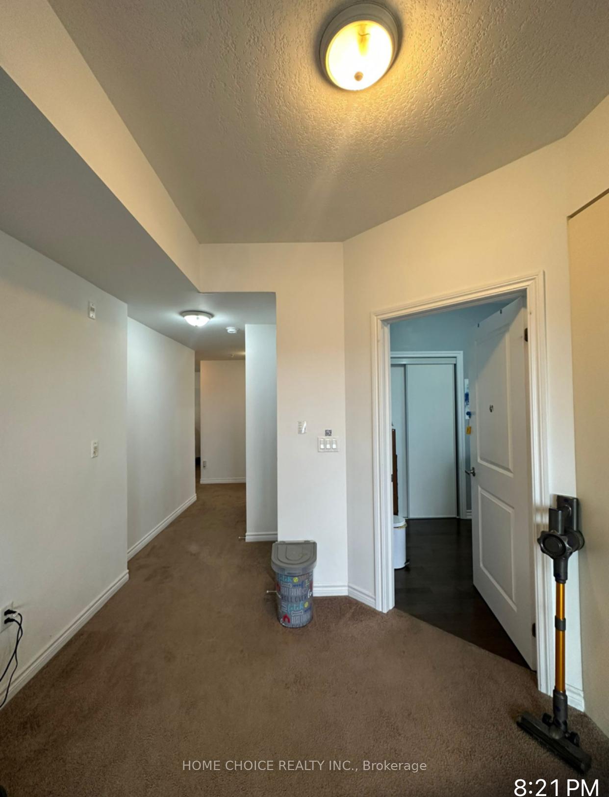 Photo 13 of Unit 302, 427 Aberdeen Avenue, Hamilton, Kirkendall — HOMEH