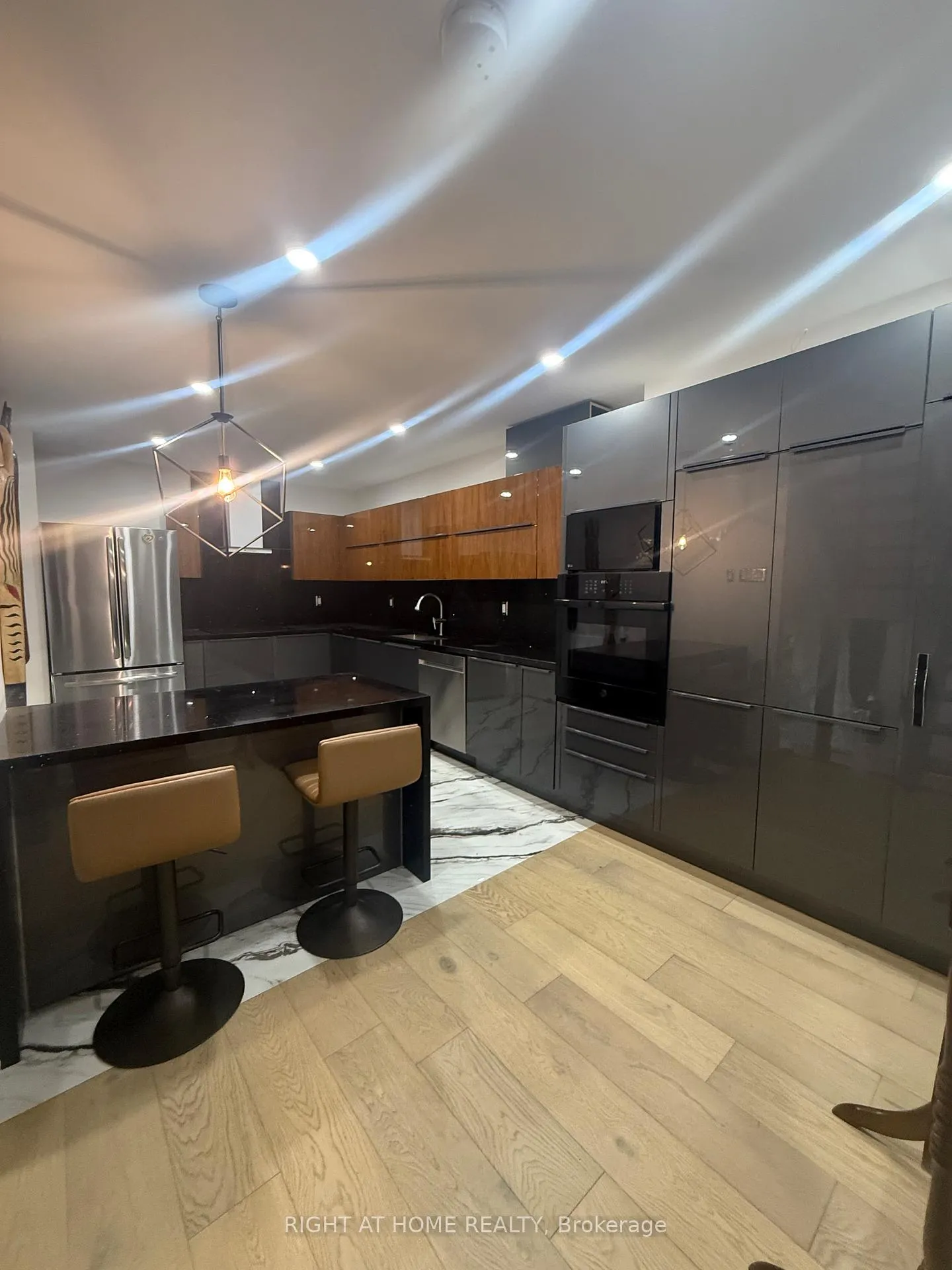 Photo 6 of Unit 133, 287 Milestone Crescent, Aurora, Aurora Village — HOMEH
