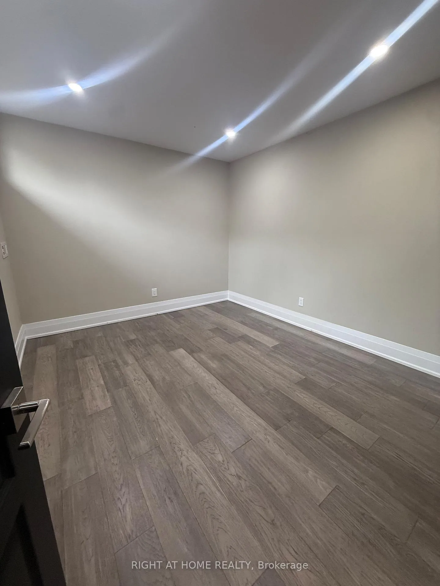 Photo 8 of Unit 133, 287 Milestone Crescent, Aurora, Aurora Village — HOMEH