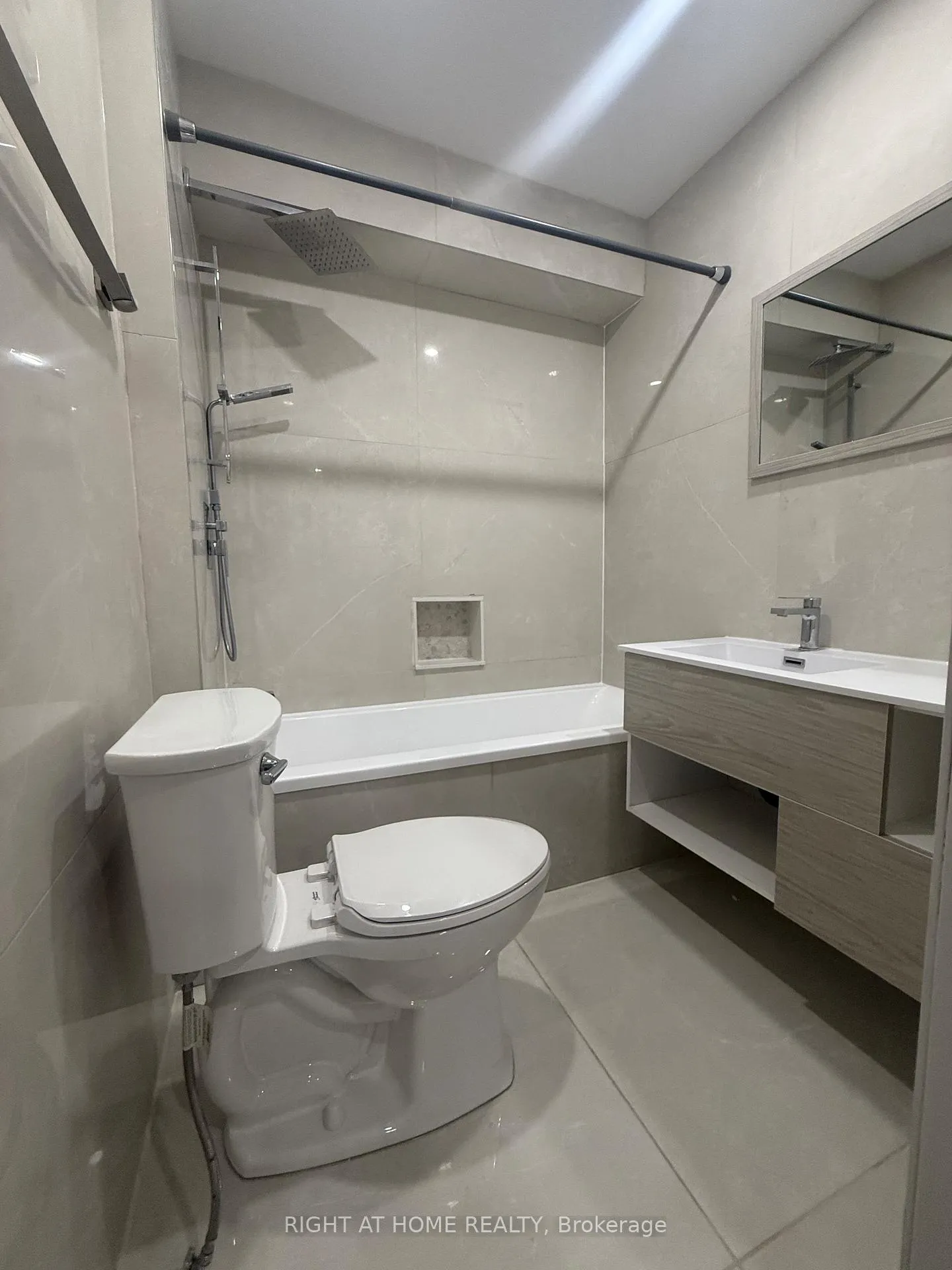 Photo 12 of Unit 133, 287 Milestone Crescent, Aurora, Aurora Village — HOMEH