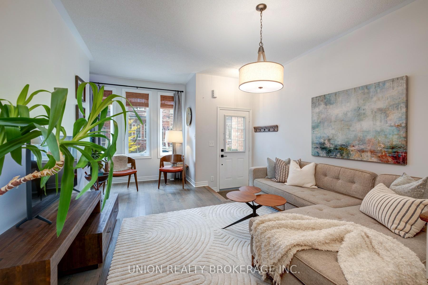 Photo 2 of 39 Philpott Gardens, Toronto, East End-Danforth — HOMEH