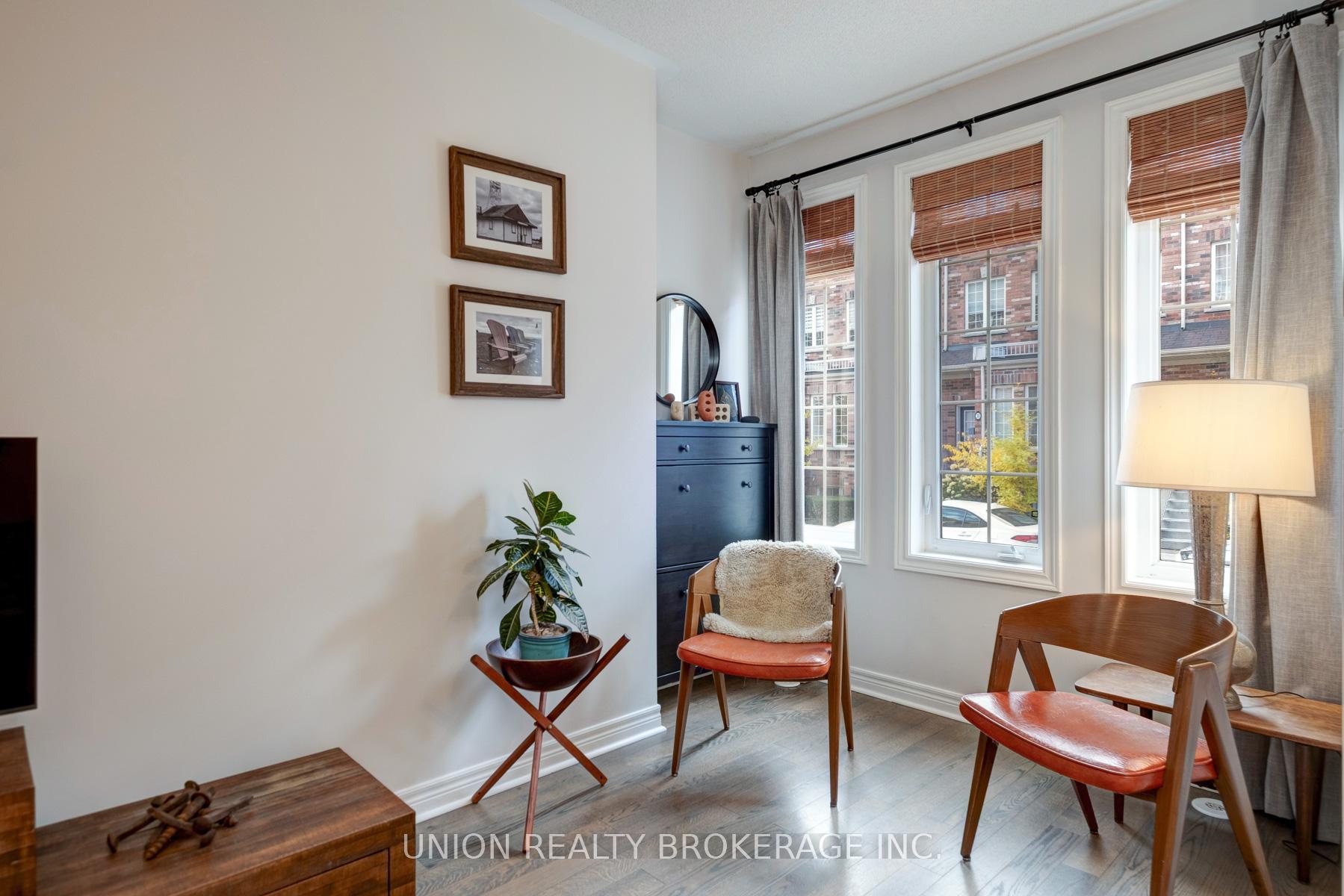Photo 3 of 39 Philpott Gardens, Toronto, East End-Danforth — HOMEH