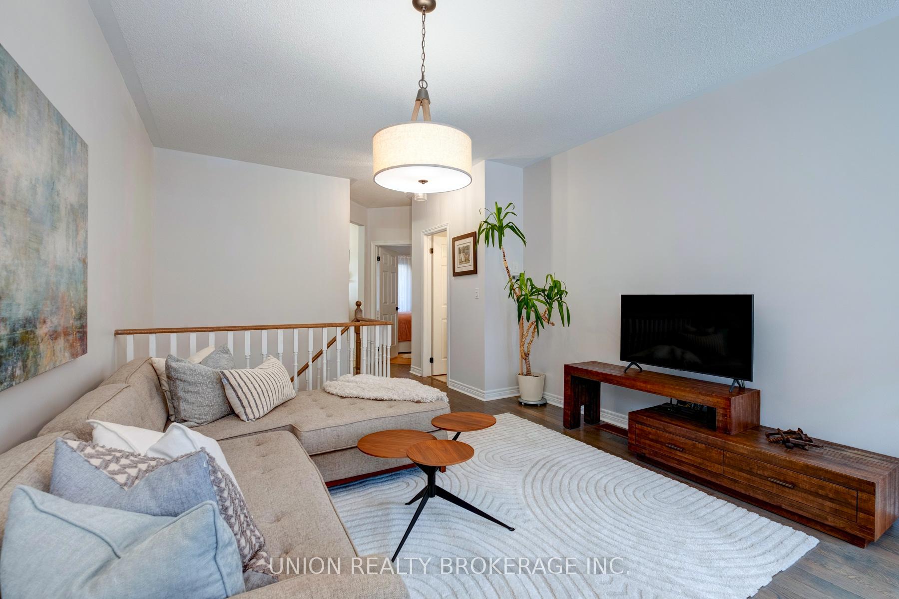 Photo 4 of 39 Philpott Gardens, Toronto, East End-Danforth — HOMEH