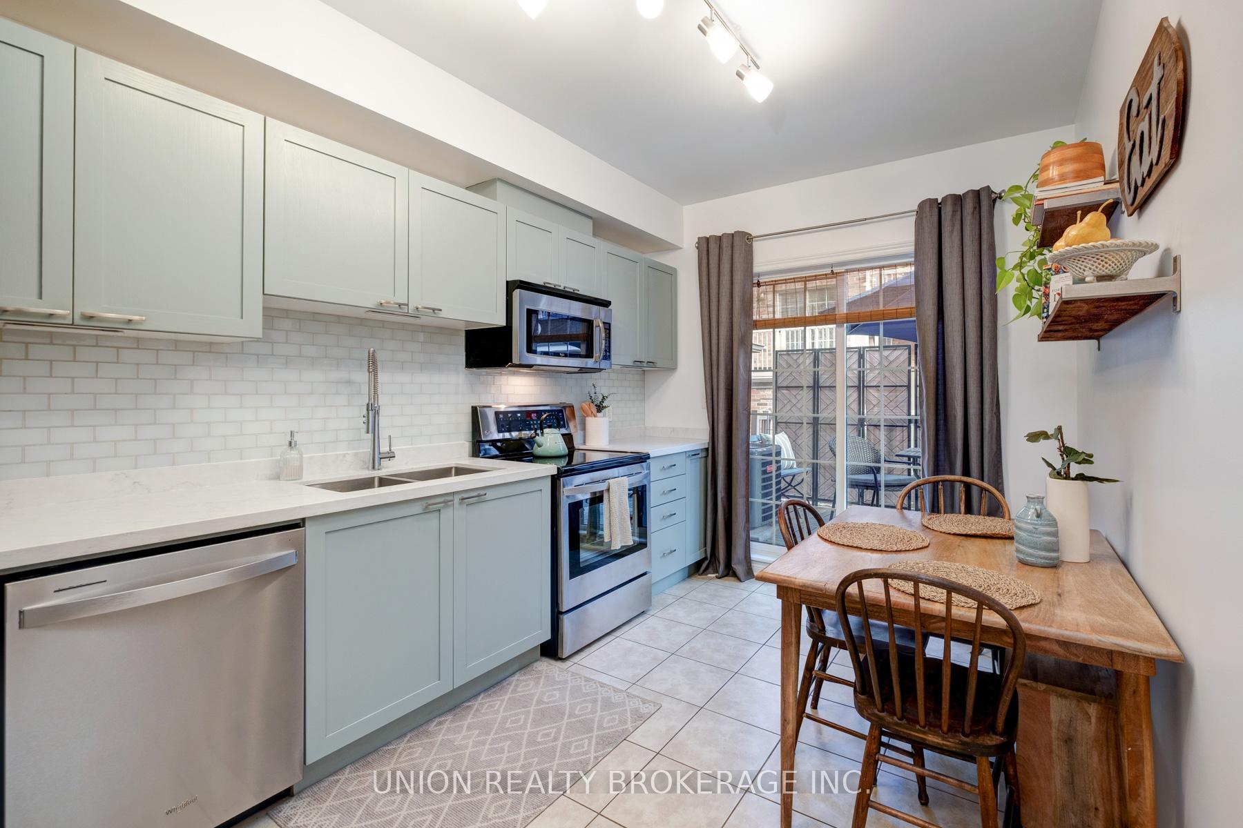 Photo 5 of 39 Philpott Gardens, Toronto, East End-Danforth — HOMEH