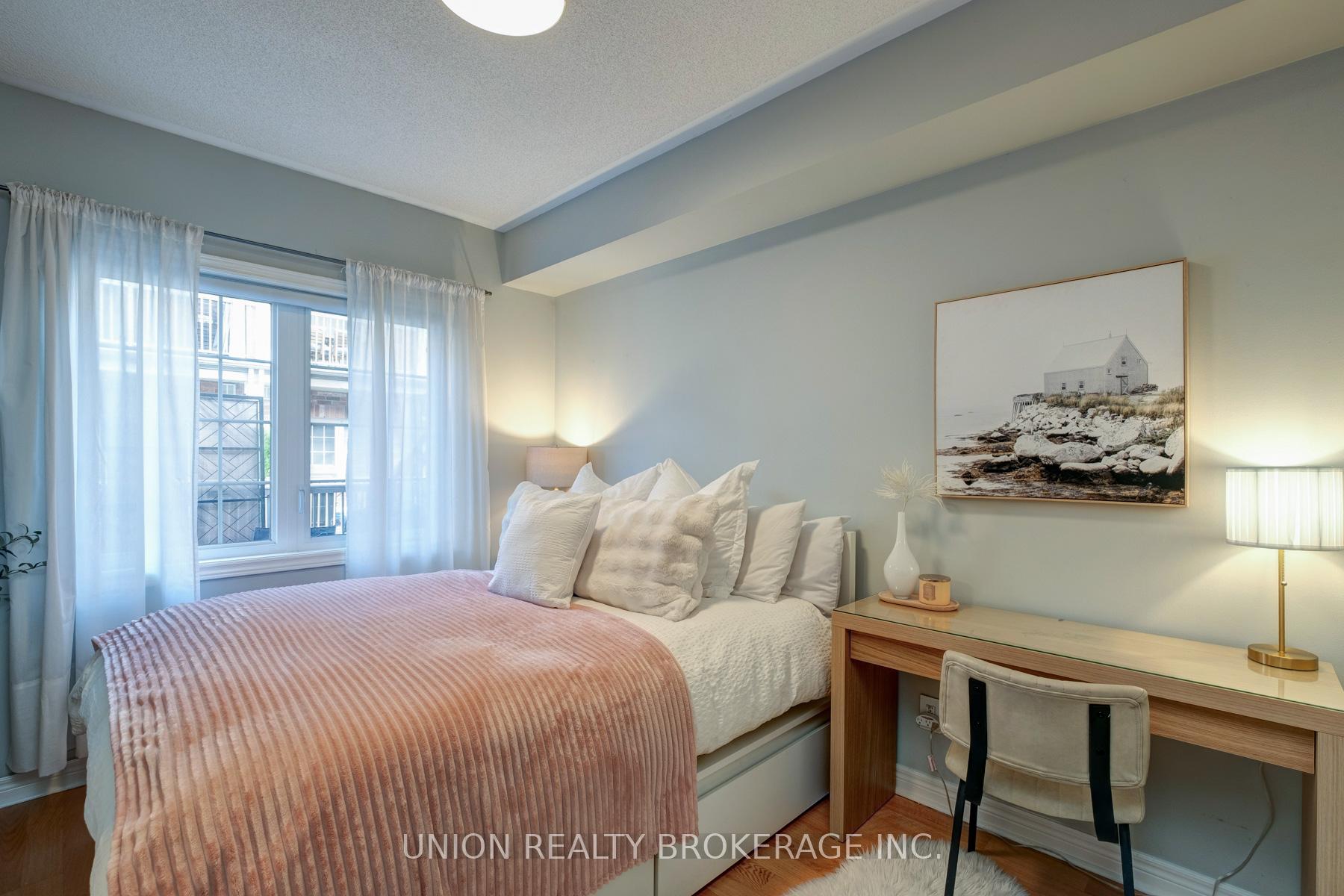 Photo 13 of 39 Philpott Gardens, Toronto, East End-Danforth — HOMEH