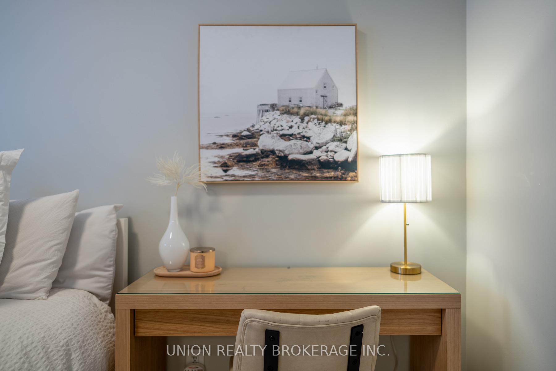 Photo 15 of 39 Philpott Gardens, Toronto, East End-Danforth — HOMEH