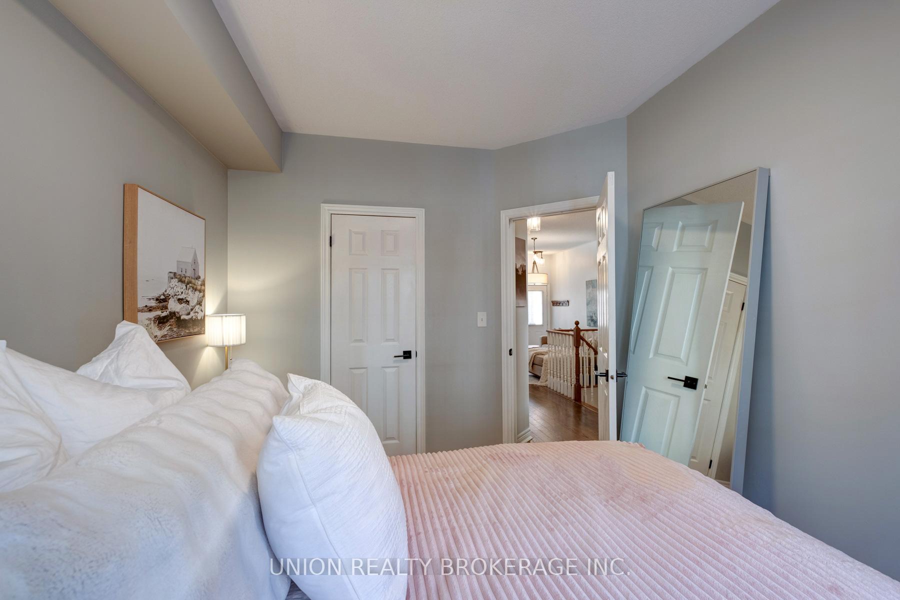 Photo 16 of 39 Philpott Gardens, Toronto, East End-Danforth — HOMEH