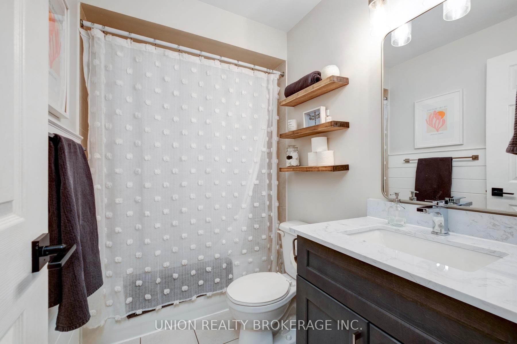 Photo 17 of 39 Philpott Gardens, Toronto, East End-Danforth — HOMEH
