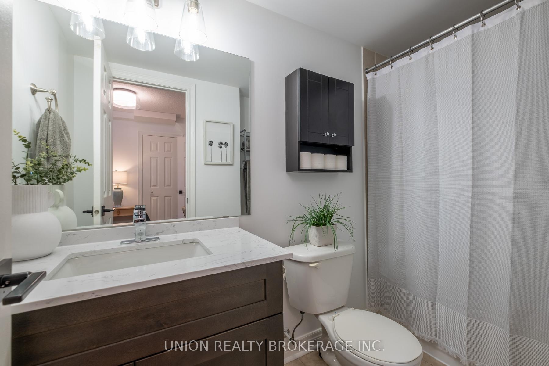 Photo 19 of 39 Philpott Gardens, Toronto, East End-Danforth — HOMEH