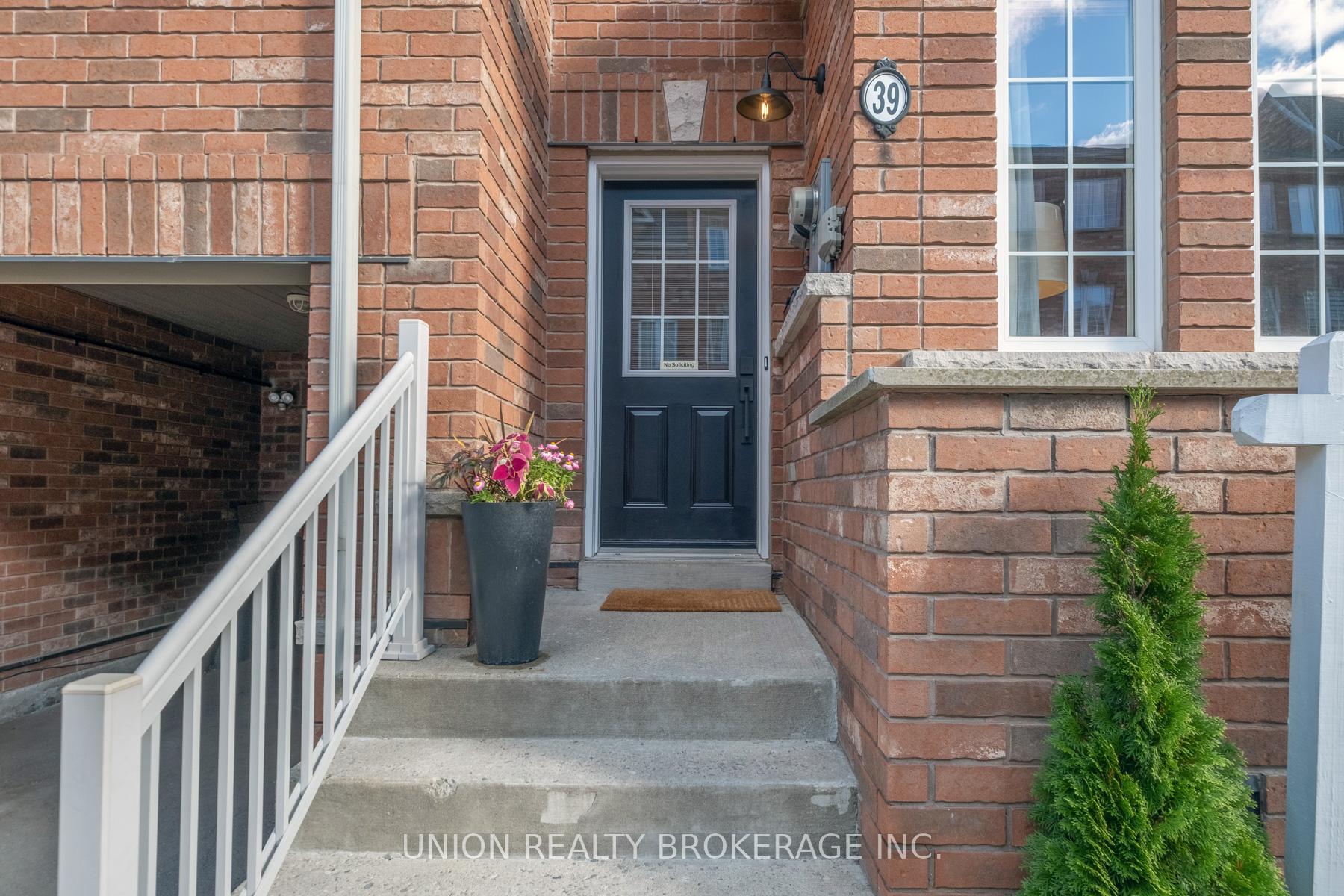 Photo 21 of 39 Philpott Gardens, Toronto, East End-Danforth — HOMEH