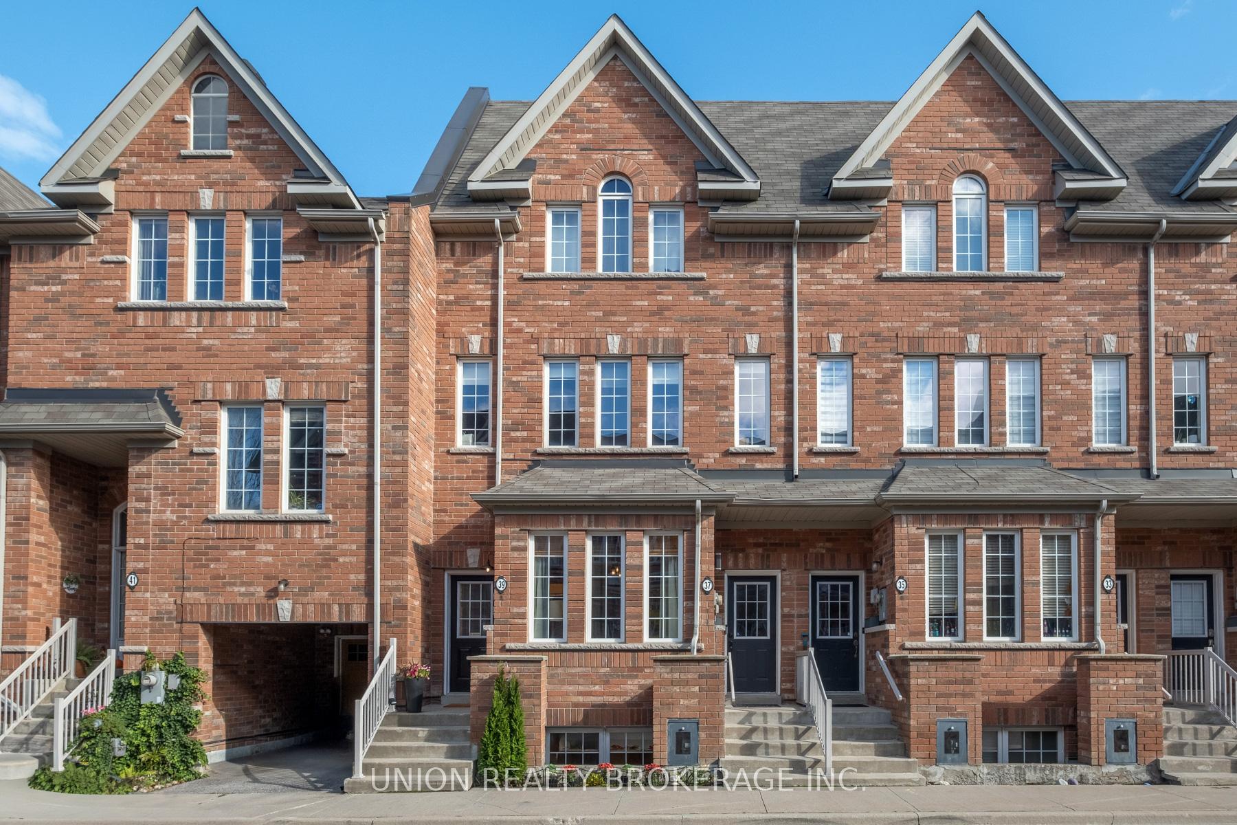 Photo 22 of 39 Philpott Gardens, Toronto, East End-Danforth — HOMEH