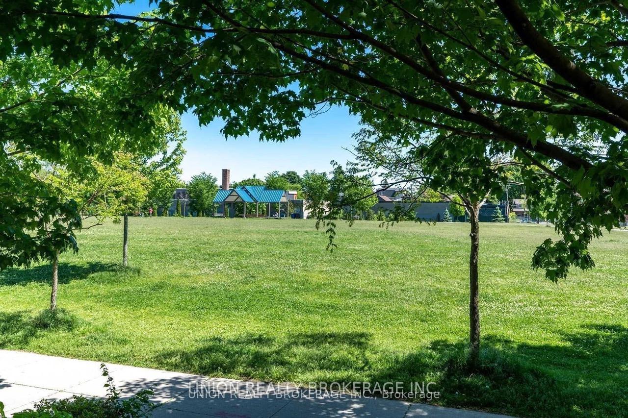 Photo 25 of 39 Philpott Gardens, Toronto, East End-Danforth — HOMEH