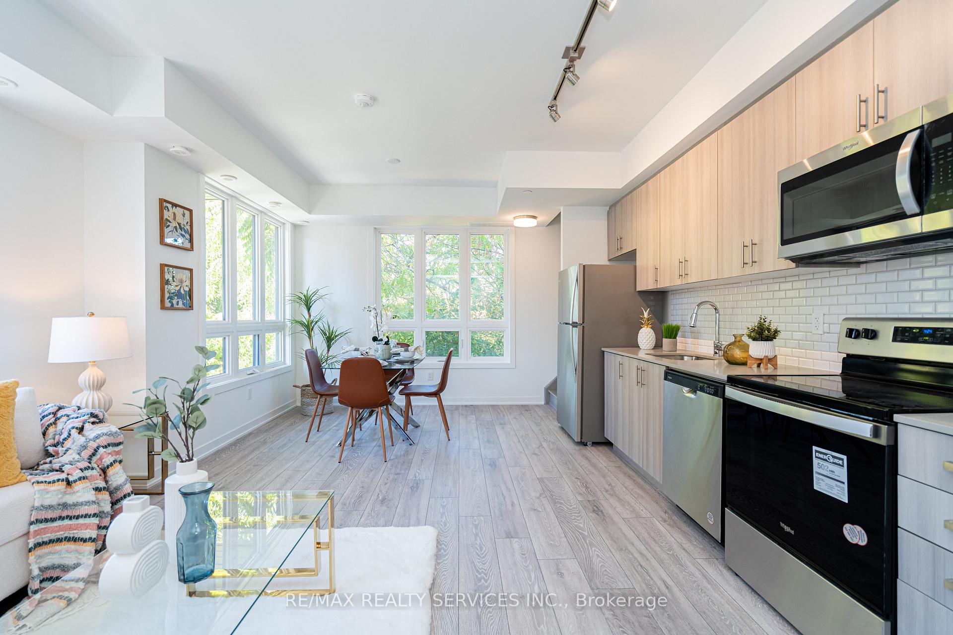 Photo 6 of Unit 16, 4017 Hickory Drive, Mississauga, Rathwood — HOMEH