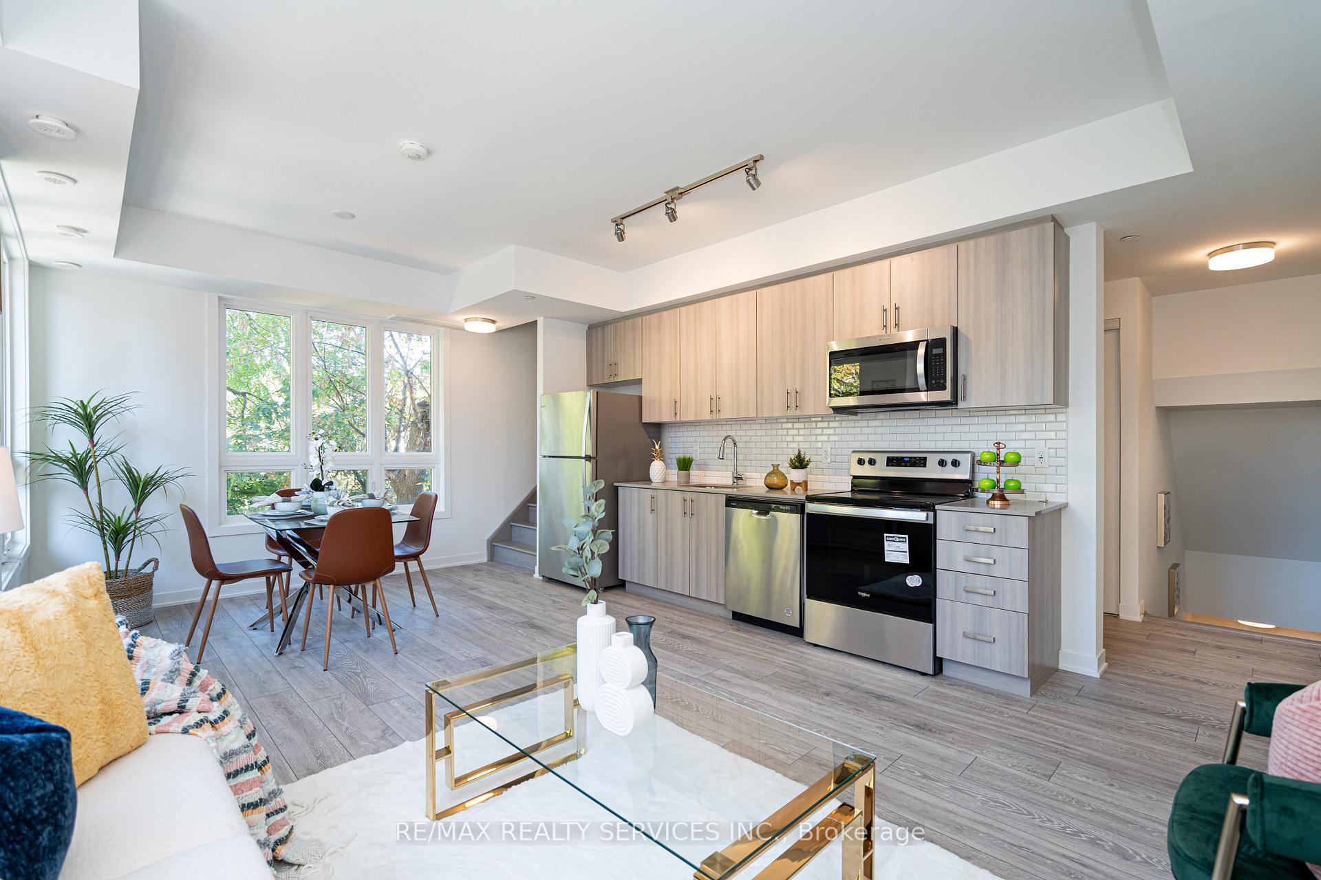 Photo 7 of Unit 16, 4017 Hickory Drive, Mississauga, Rathwood — HOMEH