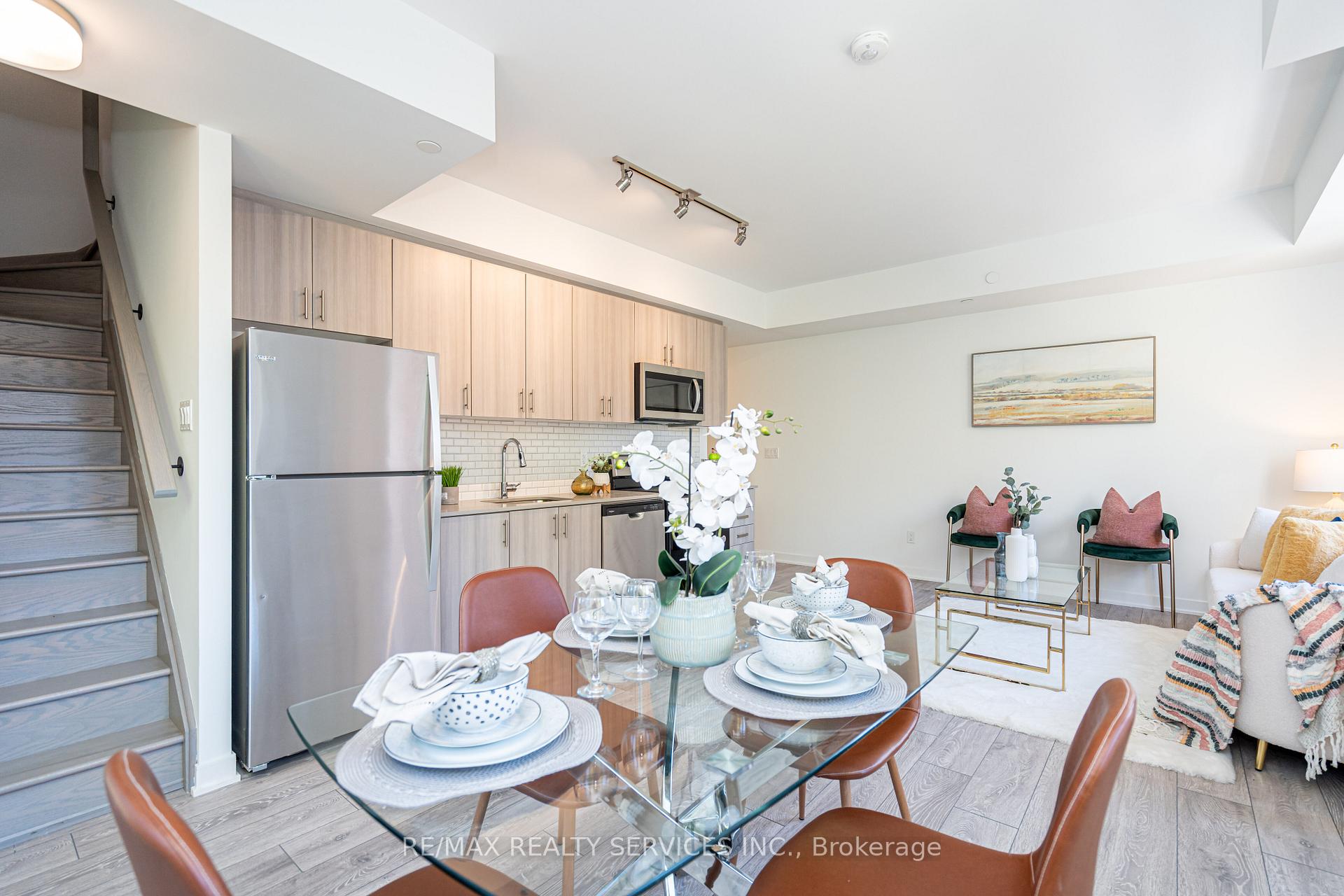 Photo 14 of Unit 16, 4017 Hickory Drive, Mississauga, Rathwood — HOMEH