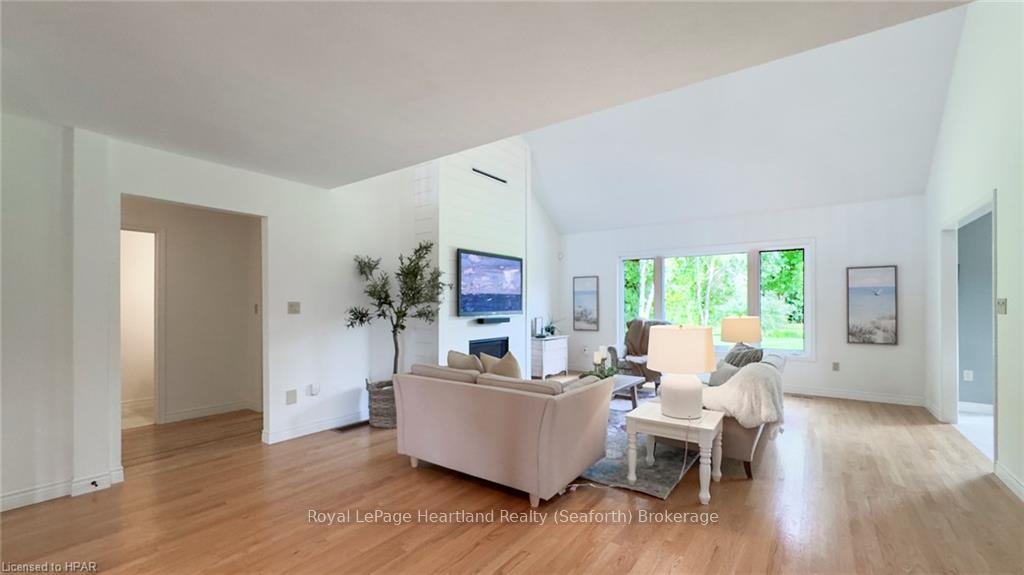 Photo 12 of 30 Lidderdale Street, Bluewater, Bayfield — HOMEH