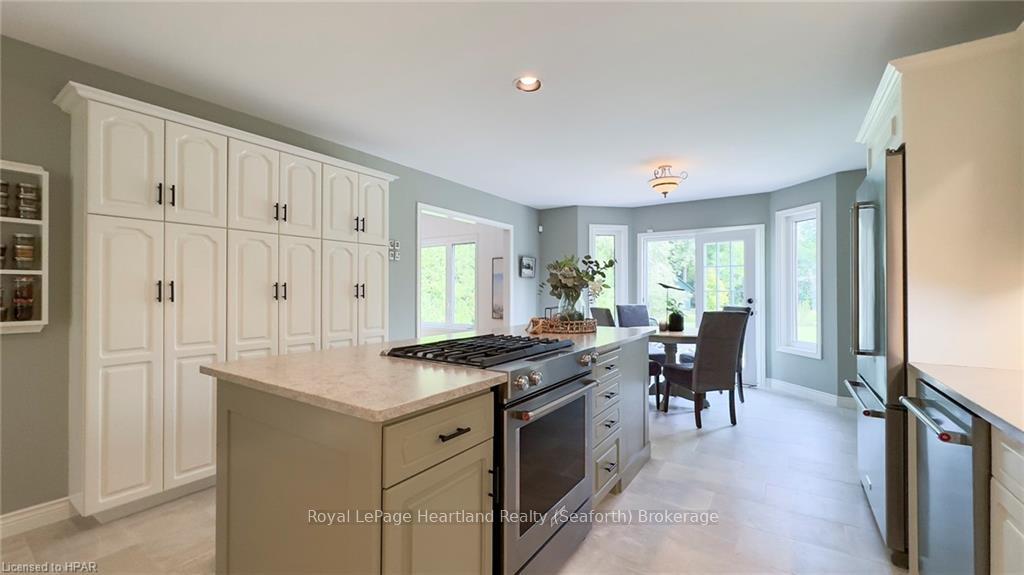Photo 20 of 30 Lidderdale Street, Bluewater, Bayfield — HOMEH
