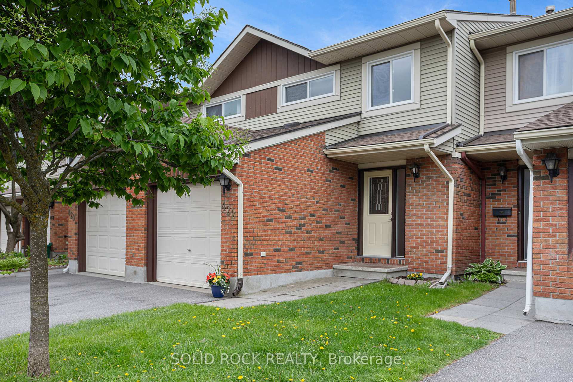 Photo 2 of 422 Sandhamn Private, Ottawa, Hunt Club Park/Greenboro — HOMEH