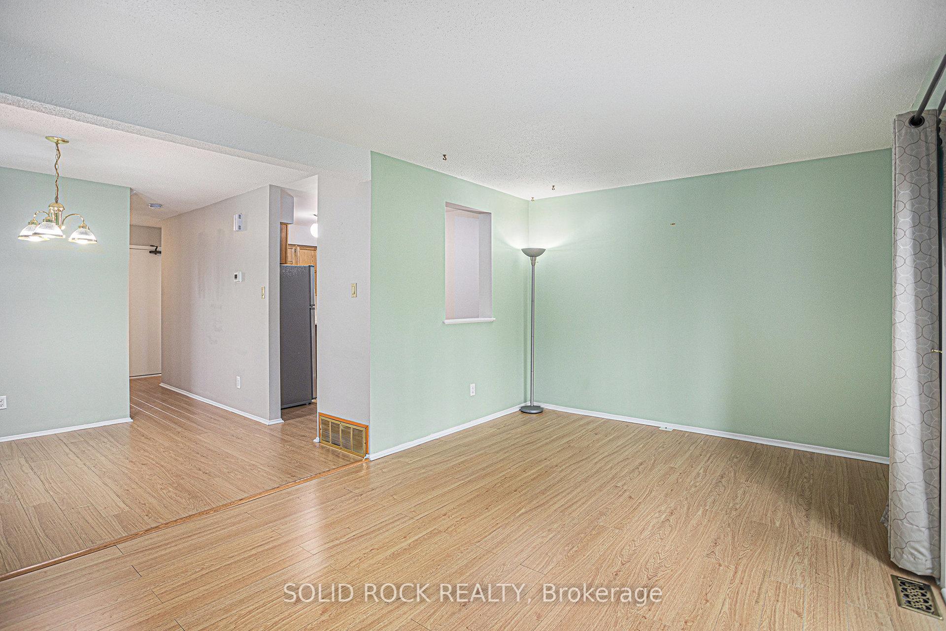 Photo 7 of 422 Sandhamn Private, Ottawa, Hunt Club Park/Greenboro — HOMEH
