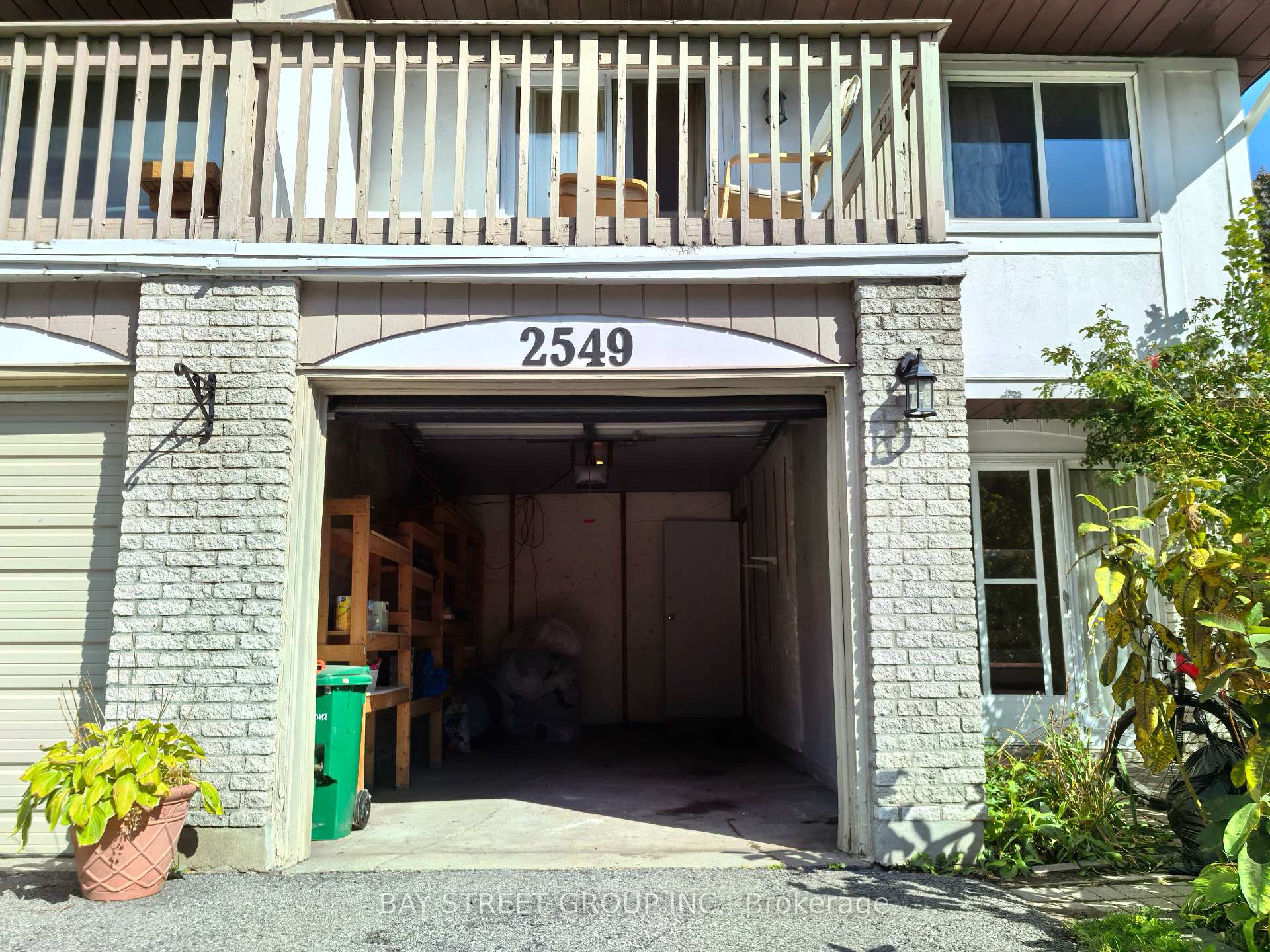 Photo 2 of 2549 Flannery Drive, Ottawa, Mooneys Bay/Riverside Park — HOMEH