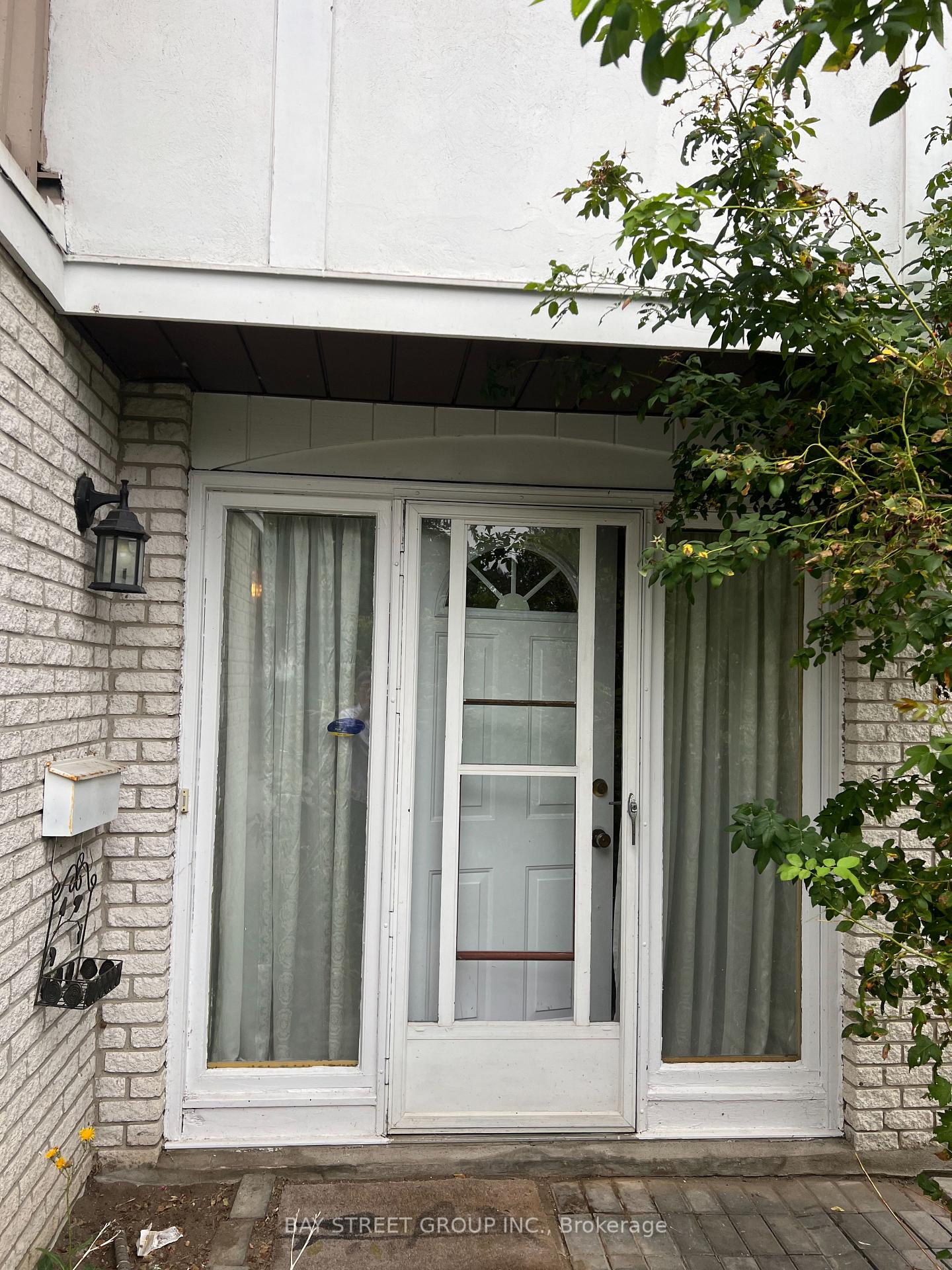 Photo 5 of 2549 Flannery Drive, Ottawa, Mooneys Bay/Riverside Park — HOMEH