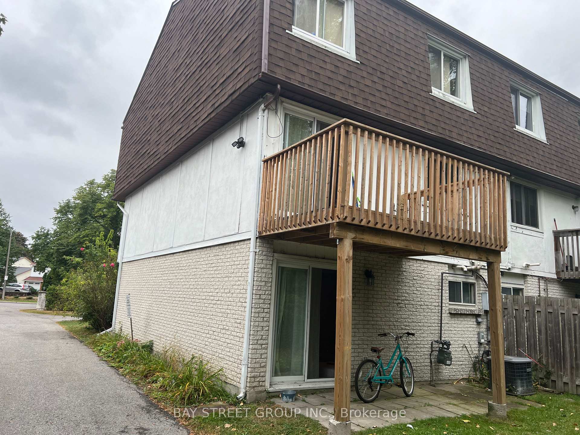 Photo 6 of 2549 Flannery Drive, Ottawa, Mooneys Bay/Riverside Park — HOMEH
