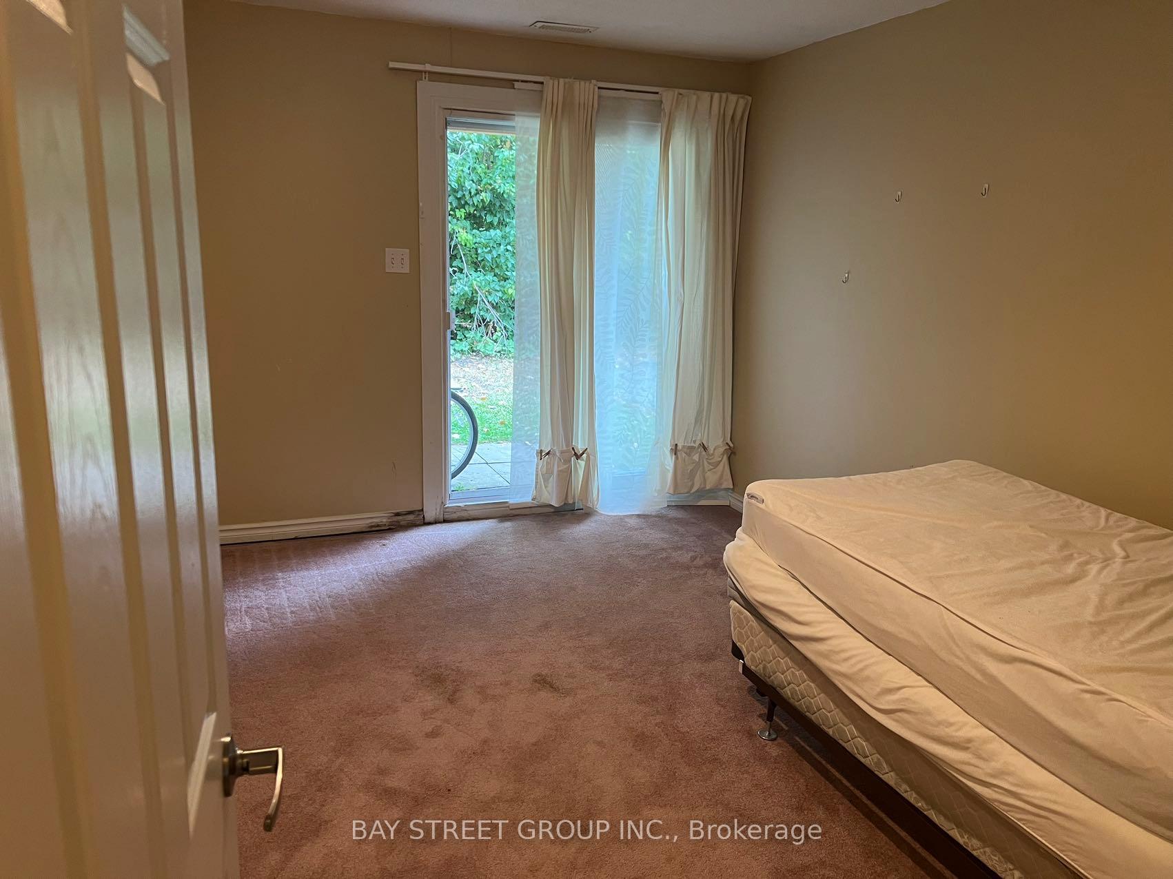 Photo 10 of 2549 Flannery Drive, Ottawa, Mooneys Bay/Riverside Park — HOMEH