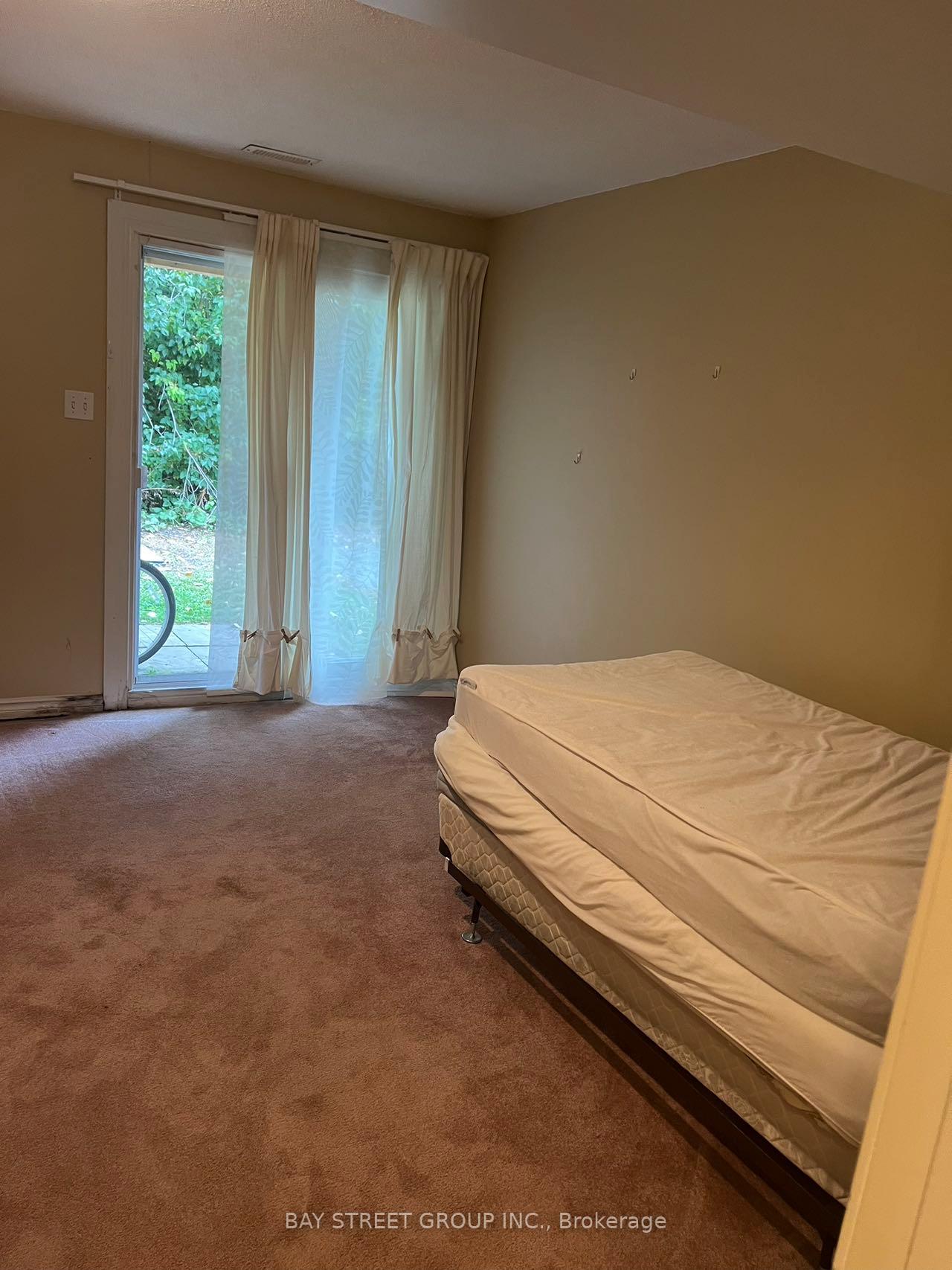Photo 11 of 2549 Flannery Drive, Ottawa, Mooneys Bay/Riverside Park — HOMEH