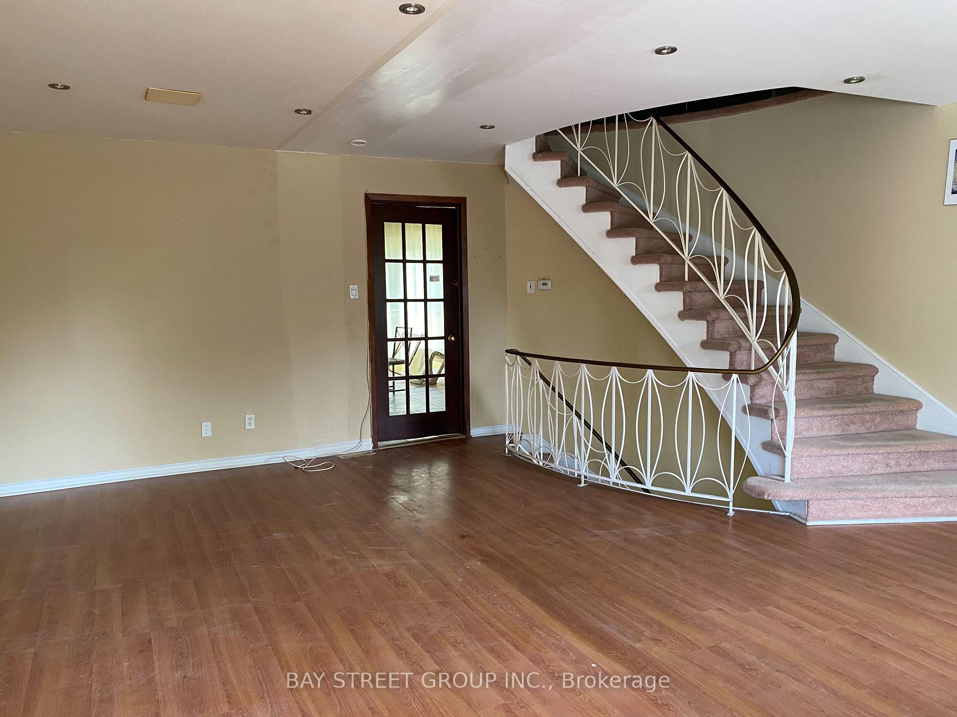 Photo 20 of 2549 Flannery Drive, Ottawa, Mooneys Bay/Riverside Park — HOMEH
