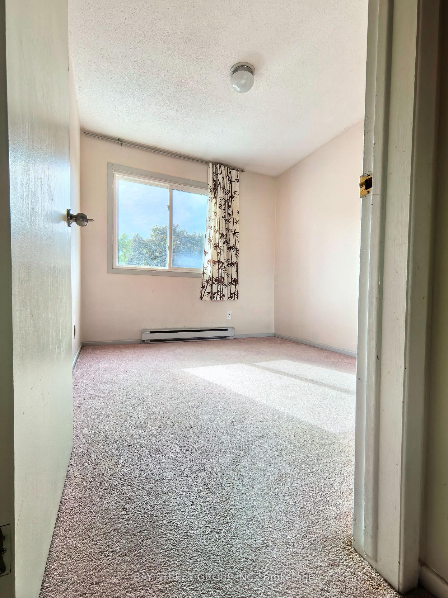 Photo 36 of 2549 Flannery Drive, Ottawa, Mooneys Bay/Riverside Park — HOMEH