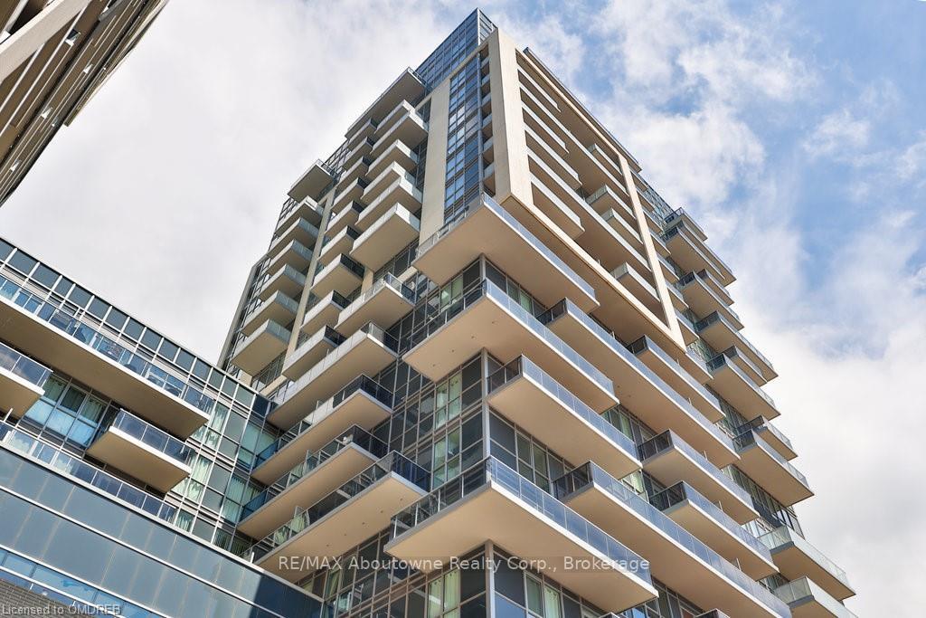 Front of Unit 2207, 2087 Fairview Street
