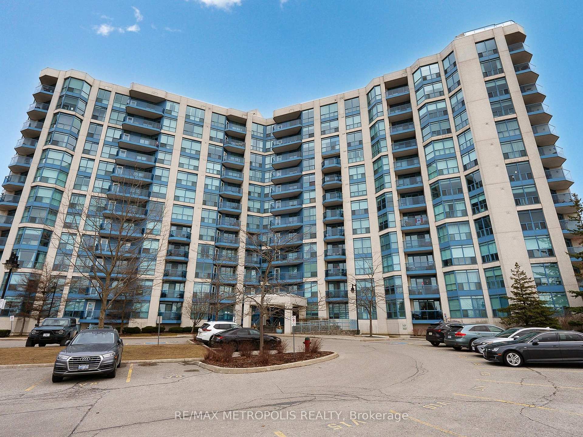 Front of Unit 507, 340 Watson Street W