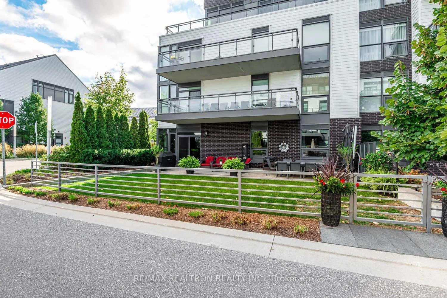 Photo 2 of Unit D124, 333 Sea Ray Avenue, Innisfil, Rural Innisfil — HOMEH