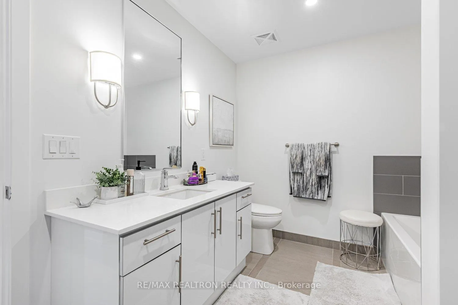 Photo 15 of Unit D124, 333 Sea Ray Avenue, Innisfil, Rural Innisfil — HOMEH