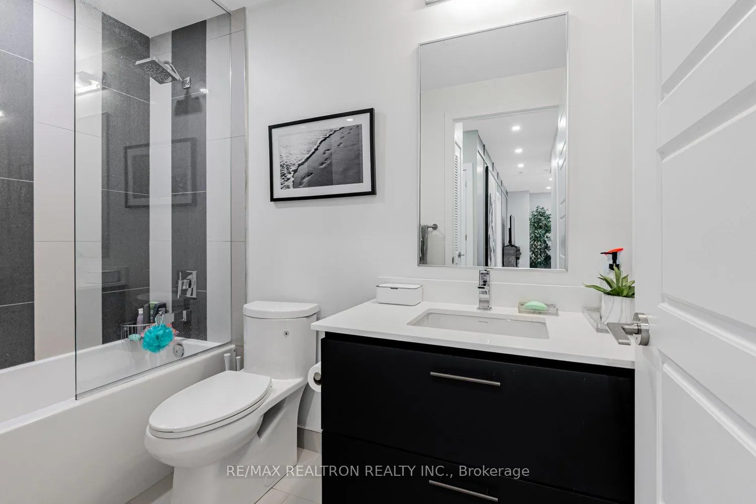 Photo 21 of Unit D124, 333 Sea Ray Avenue, Innisfil, Rural Innisfil — HOMEH