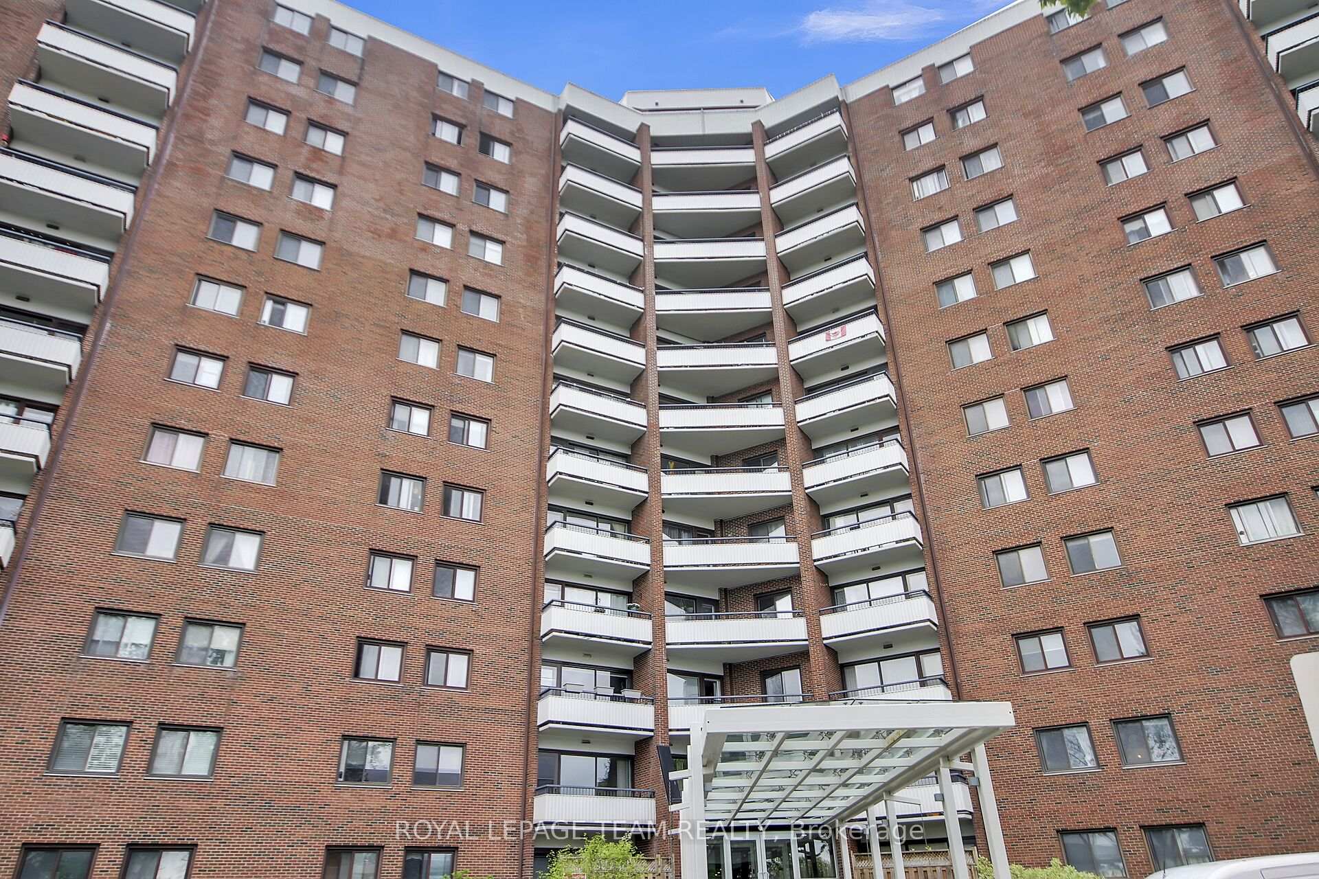 Photo 3 of Unit 306, 20 Chesterton Drive, Ottawa, Borden Farm/Stewart Farm/Carleton Heights/Parkwood Hills — HOMEH