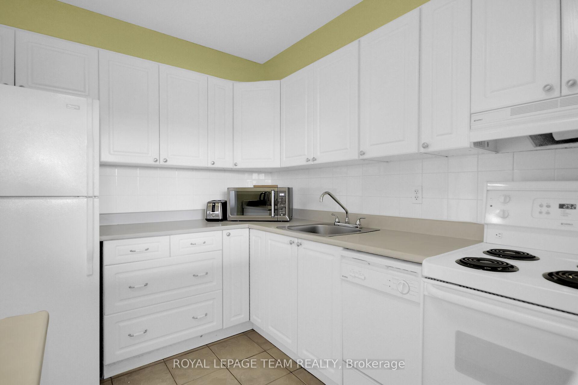 Photo 10 of Unit 306, 20 Chesterton Drive, Ottawa, Borden Farm/Stewart Farm/Carleton Heights/Parkwood Hills — HOMEH